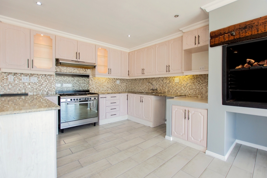 7 Bedroom Property for Sale in Myburgh Park Western Cape
